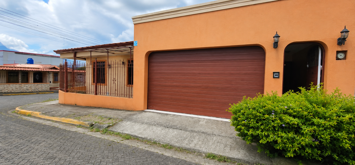 Casa En Venta En Aguacaliente, Cartago en Aguacaliente, Cartago — ₡ 64 108 230