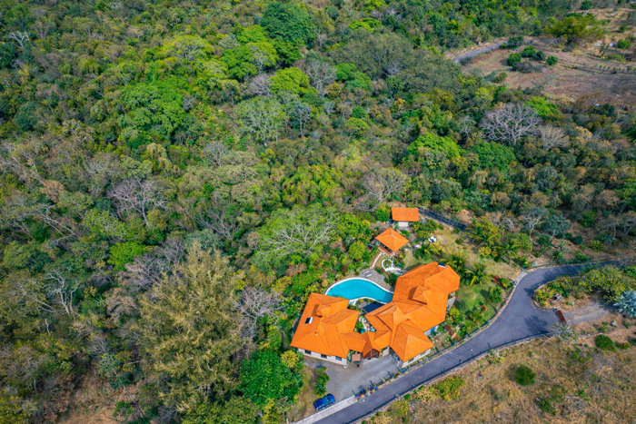 Luxury Home With Panoramic Views In Atenas in San José, Atenas, Alajuela — $2,150,000 - Photo 3 of 11
