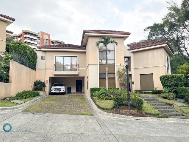 SE VENDE – Casa en Condominio Los Pinos $550,000, Jaboncillos, Escazú. in Escazú, San José — $550,000