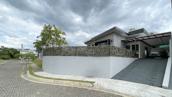 Modern House for Sale in Grecia -  Gated Community in Grecia, Alajuela — ₡ 135 000 000