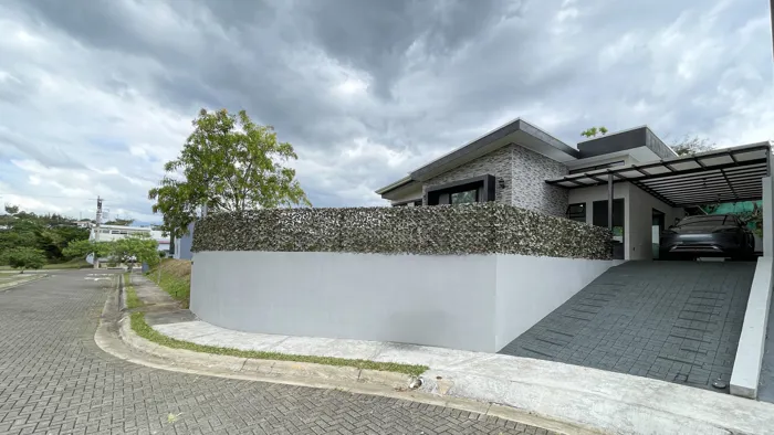 Modern House for Sale in Grecia -  Gated Community in Grecia, Alajuela — ₡ 135 000 000
