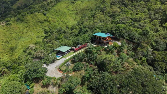 VENTA DE FINCA DE 1 HECTAREA CON CASA, RANCHO Y PISCINA EN LA GUARIA, SAN ISIDRO DE PEREZ ZELEDON en San Isidro De El General, Pérez Zeledón, San José — $500,000 - Foto 3 de 34