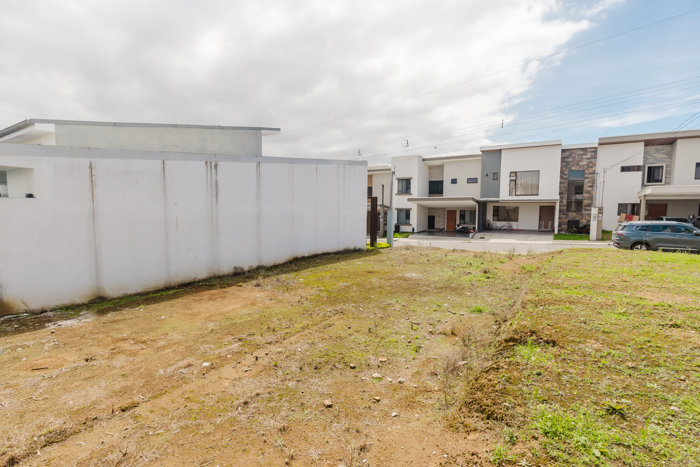 Venta de terreno 14F en Condominio Resort Distrito San Juan in San Juan, La Unión, Cartago — ₡ 57 900 000 - Photo 2 of 26