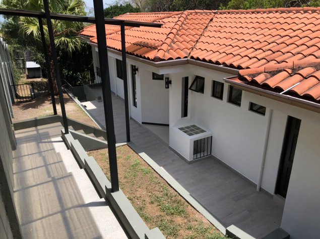 CASA CON PISCINA PROPIA EN SANTA ANA in Santa Ana, San José — $335,000 - Photo 2 of 16