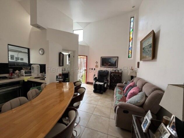  Venta de Casa en Residencial Altos de Omega-La Unión, San Diego. en San Diego, La Unión, Cartago — $185,000