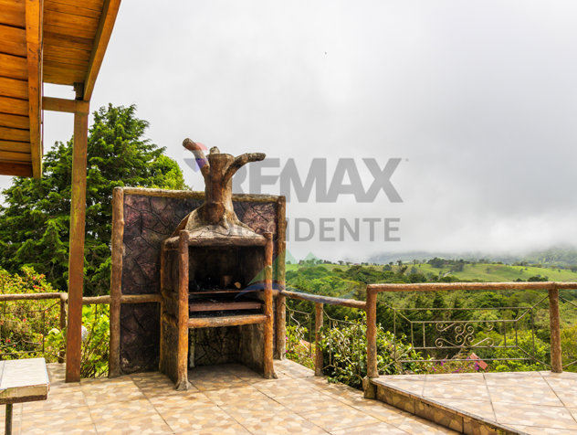 Finca de Montaña en Venta con Cabaña y vistas espectaculares in San Pedro, Poás, Alajuela — $400,000 - Photo 3 of 29
