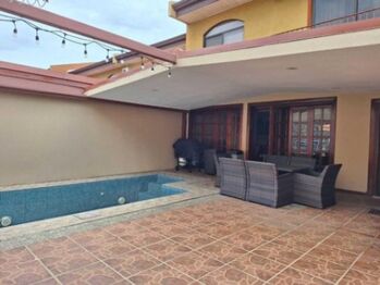 Alquiler de Casa en Flores de Heredia. RAH 26-938 in San Joaquín, Flores, Heredia — $1,600 - Photo 5 of 10