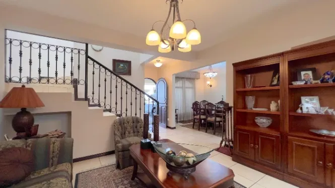 Se vende casa en Curridabat San José 26-945 en Curridabat, San José — $250,000 - Foto 2 de 16