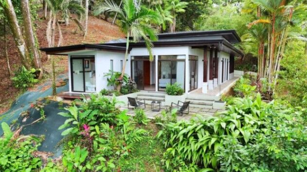 Casa en Venta/ House for sale in Uvita in Puntarenas — $525,000