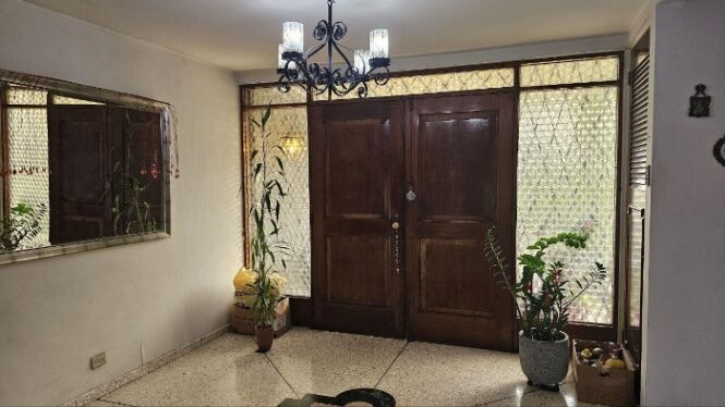 "¡Transforma tu Sueño en Realidad! Casa Ideal en Los Yoses con Potencial Ilimitado" in San Pedro, Montes De Oca, San José — $500,000