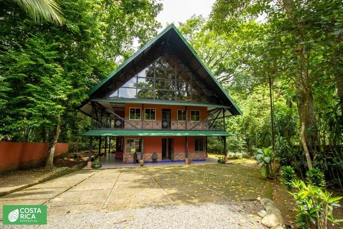 Casa en venta en San Mateo, amueblada, piscina, rancho. in San Mateo, Alajuela — $350,000