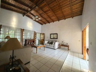 Venta de casa en Guachipelin uso de suelo mixto terreno de 916 m2 in San Rafael, Escazú, San José — $850,000 - Photo 4 of 28