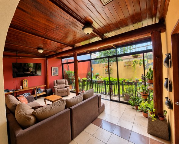 Venta Casa Heredia 4 Habitaciones 208m2 Cerca Hospital San Vicente 99 Millones in Ulloa, Heredia — ₡ 99 000 000