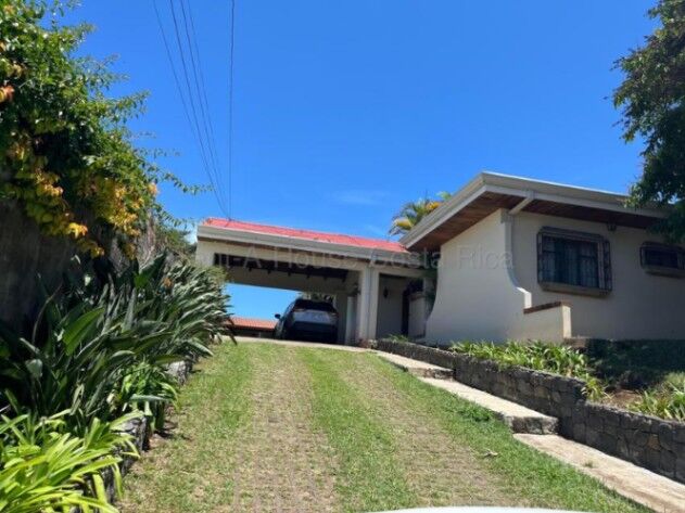 Venta de Casa en Heredia.  USO RESIDENCIAL Y COMERCIAL en Heredia — $780,000