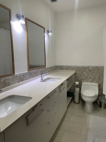 Viva Distrito 4 con Jardín Privado | Apartamento en Alquiler en Escazú in Jardín, Dota, San José — $2,800 - Photo 3 of 10