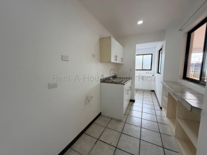 Casa dúplex con doble seguridad y ubicación premium en Escazú San Rafael #26-1844 GS en San Rafael, Escazú, San José — $1,200