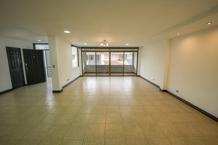 Casa de 3 Habitaciones + Oficina en Guachipelín in Escazú, San José — $1,650