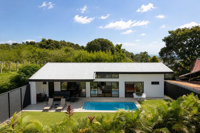 Casa Moderna Nueva con Vista a las Montañas en Atenas, Alajuela — $399,000 - Foto 2 de 19