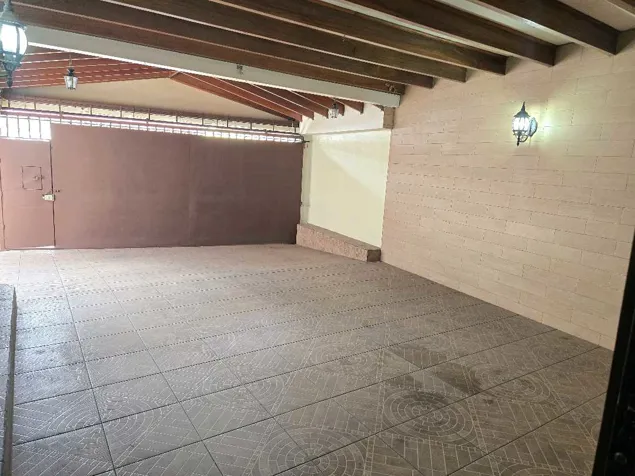 VENTA CASA CON APARTAMENTO  EN CEDROS, MONTES DE OCA (JK) en Sabanilla, Montes De Oca, San José — $300,000 - Foto 2 de 20