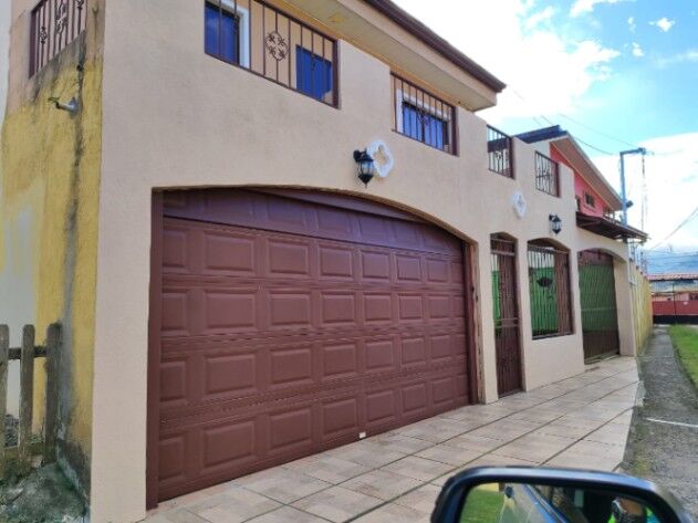 ESPECTACULAR CASA EN TARAS DE CARTAGO.  en San Nicolás, Cartago — ₡ 115 000 000