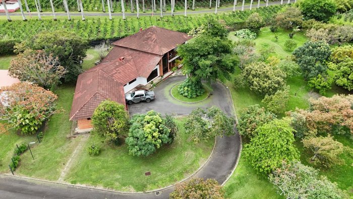 Propiedad de 5086m2 con exclusiva Casa en Santo Tomás in Santo Tomás, Santo Domingo, Heredia — $1,350,000
