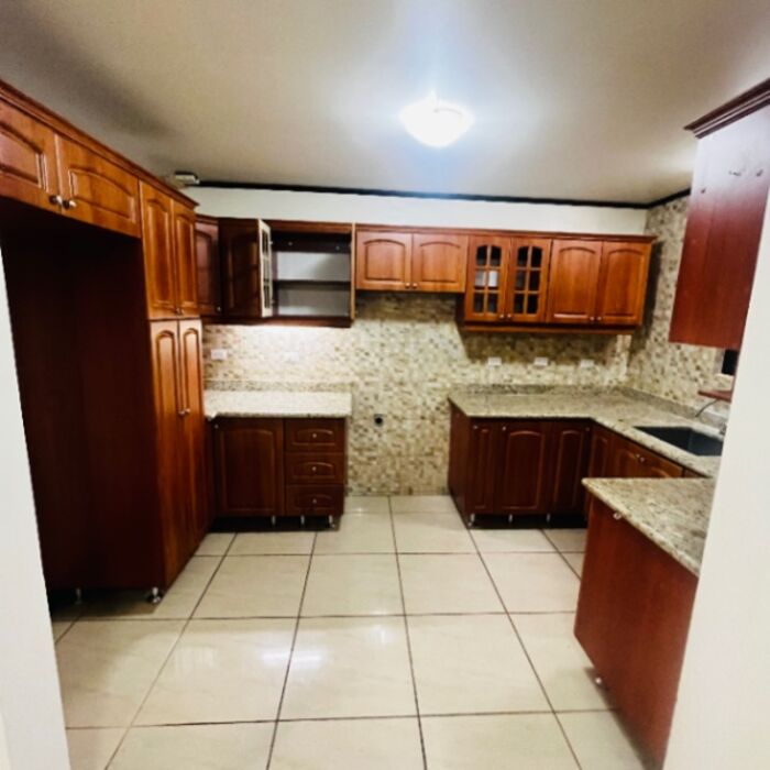 Alquiler o venta de casa en el Porvenir de Desamparados Condominio Hacienda de Oro en Desamparados, San José — ₡ 690 000