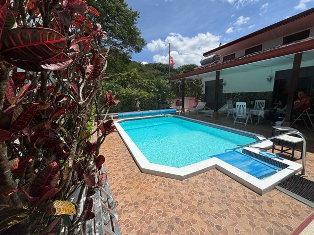 Se alquila casa semiamoblada  en Atenas, Alajuela por el Green Valley in Atenas, Alajuela — $2,850