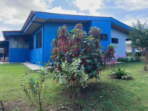 Casa tipo finca en venta con amplio terreno y árboles frutales en Grecia #26-696 GS en Puente De Piedra, Grecia, Alajuela — $360,000