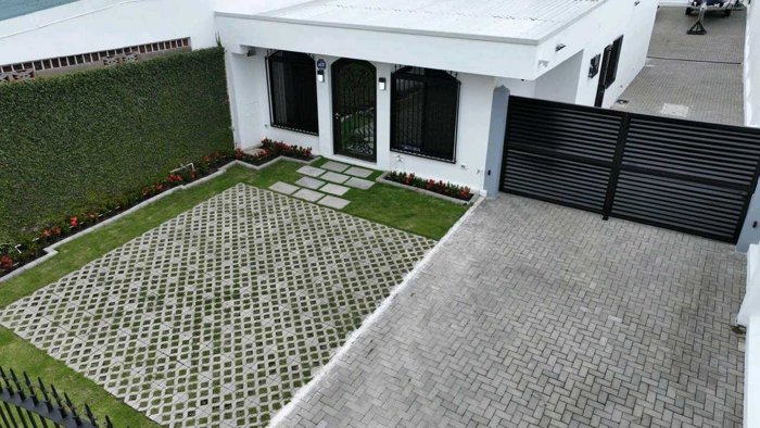 PROPIEDAD DE LUJO CON USO DE SUELO COMERCIAL EN TIBAS. in San Juan, Tibás, San José — $555,000