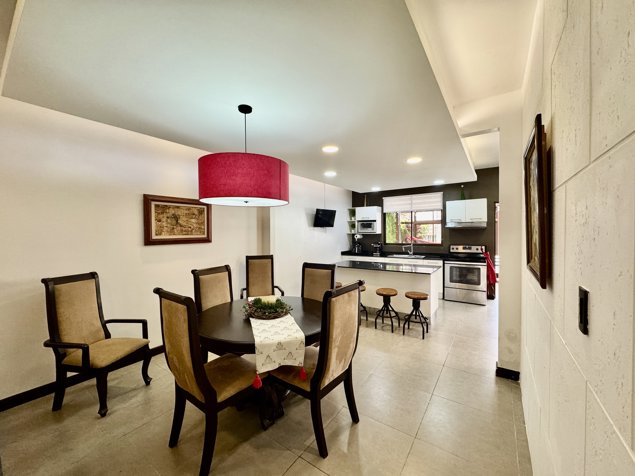Venta de casa en San Ramón, La Unión de Tres Rios - Residencial in San Ramón, La Unión, Cartago — $275,000 - Photo 3 of 31