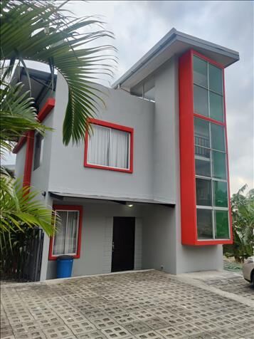 Casa por Freshmarket Bello Horizonte Escazu en San Rafael, Escazú, San José — $185,000