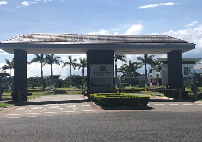 VENTA DE LOTE, ALAJUELA, LA GUACIMA, CONDOMINIO MADERO NEGRO en Guácima, Alajuela — $185,000
