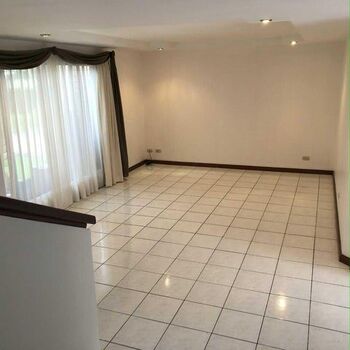 Se vende espaciosa casa para inversión en San Rafael Escazú 25-1165 en San Rafael, Escazú, San José — $265,000 - Foto 4 de 22