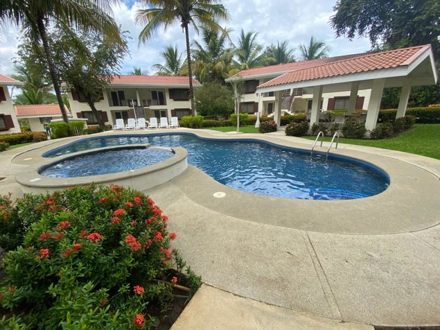 ¡Inversión en Playas del Coco! Condominio de 2 habitaciones y 2 baños en Sardinal, Carrillo, Guanacaste — $210,000 - Foto 2 de 16