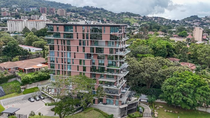 Exclusivo Apartamento de 4 Habitaciones en Avenida Escazú in San Rafael, Escazú, San José — $2,700,000 - Photo 2 of 50