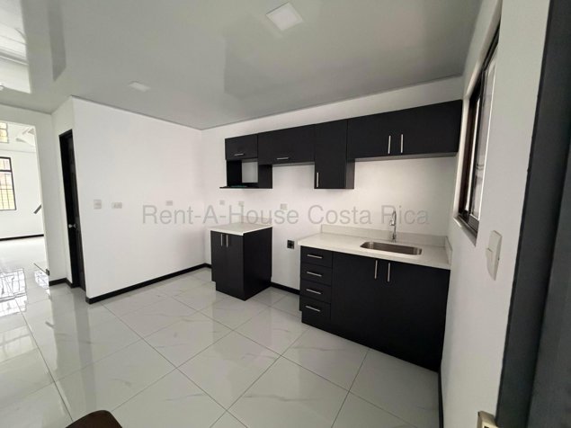 Venta de Hermosa Casa Esquinera en Anselmo Llorente, Tibás, San José — ₡ 79 900 000