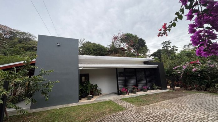 Casa de estilo moderno en comunidad privada en un entorno tipo oasis. en Atenas, Alajuela — $230,000