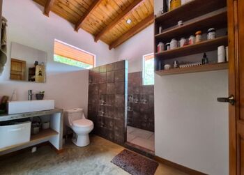 Paraíso Ecológico en Pérez Zeledón: 2 Casas, Finca Permacultural y Fibra Óptica  in Cajón, Pérez Zeledón, San José — $575,000 - Photo 5 of 34