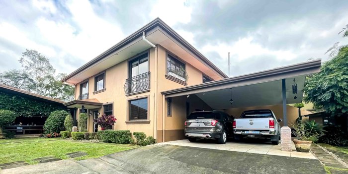 Venta Casa con Terraza BBQ y Lote de 1.818 m² en Los Jaules (CT) in San Pedro, Montes De Oca, San José — $570,000 - Photo 2 of 23