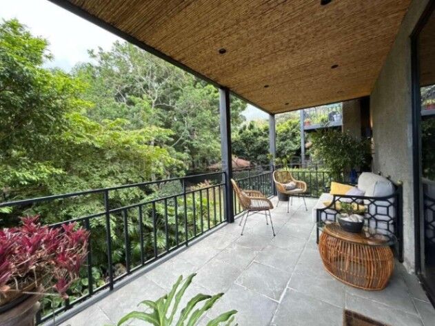 Apartamento tipo casa con terraza y naturaleza en exclusivo condominio Escazú 26-1519 GS en San Rafael, Escazú, San José — $275,000