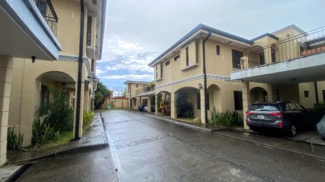 Vent de Casa en Santa Ana Centro en Santa Ana, San José — $250,000