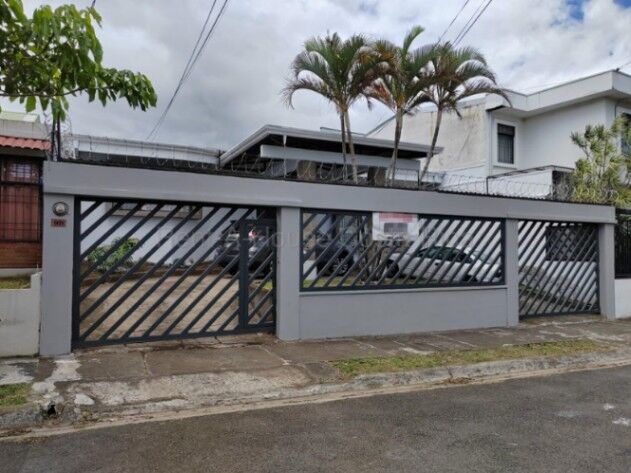 Venta de Casa en Uruca-San José. en Uruca, San José — ₡ 215 000 000