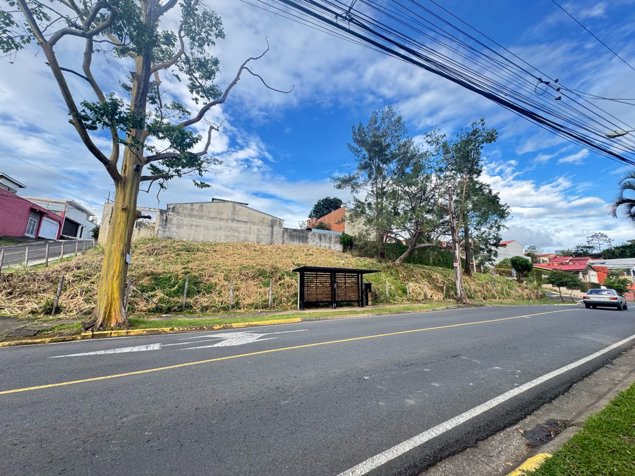 SE VENDE EN AYARCO SUR LOTE EN CALLE PRINCIPAL en Curridabat, San José — $253,125 - Foto 2 de 7