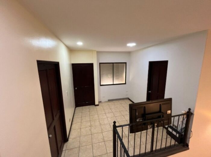 Casa en venta en condominio con seguridad y excelente ubicación en Brasil de Mora #26-1021 GS in Colón, Mora, San José — $250,000