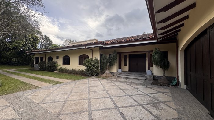 Venta / Alquiler de Casa de lujo en Hacienda Gregal (AD) en Granadilla, Curridabat, San José — $5,500
