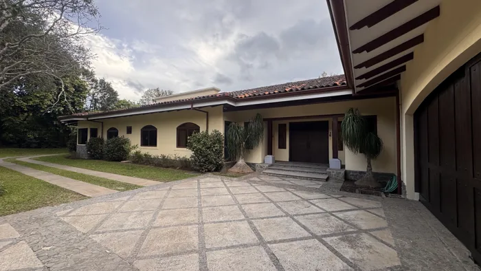 Venta / Alquiler de Casa de lujo en Hacienda Gregal (AD) in Granadilla, Curridabat, San José — $5,500