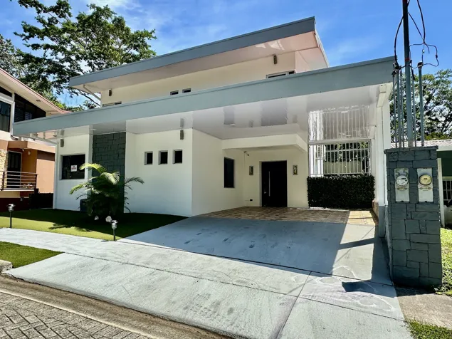Venta|Alquiler casa moderna, Bosques del Sol, Coyolar, Orotina (FAU) en Coyolar, Orotina, Alajuela — ₡ 160 000 000