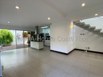 Alquiler de Casa en Santa Ana-Piedades. RAH 26-1471 PRECIO REBAJADO en Piedades, Santa Ana, San José — $2,000 - Foto 4 de 6