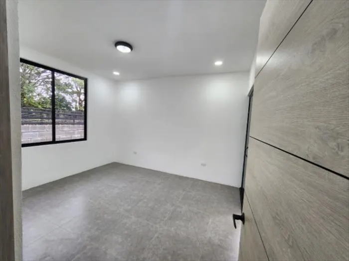 BELLÍSIMA CASA Y PROPIEDAD EN ATENAS, ALAJUELA.  en Atenas, Alajuela — $198,000 - Foto 2 de 10