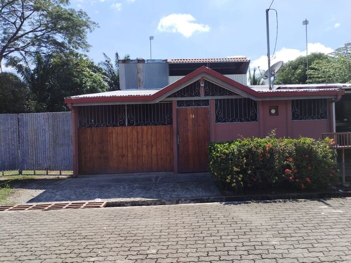 VENTA DE CASA, PUNTARENAS, PARRITA en Parrita, Puntarenas — ₡ 35 000 000